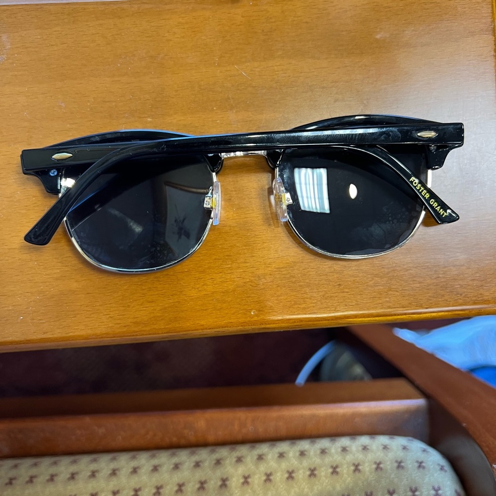 Foster Grant Sunglasses - Picture 2 of 6